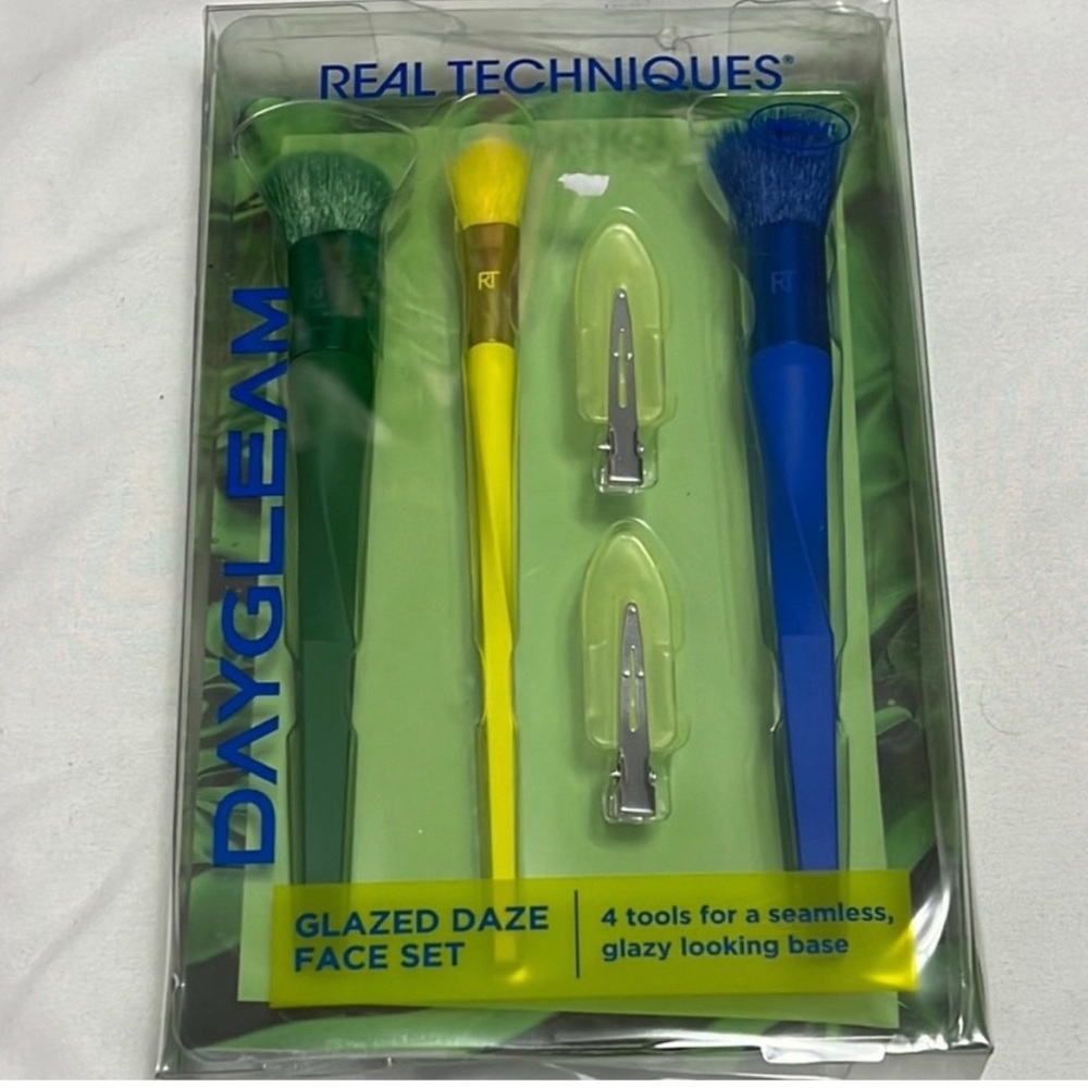 Real Techniques 3 base brushes to conceal, contour and highlight set NEW